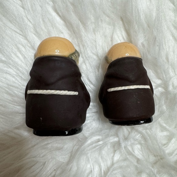 VINTAGE GOEBEL FRIAR TUCK SALT & PEPPER SHAKERS WEST GERMANY PAIR - Picture 2 of 4